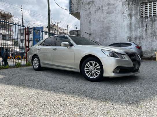 Toyota crown image 3