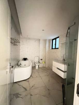 4 Bed Apartment with En Suite in Kileleshwa image 4