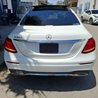 Mercedes Benz E200 Sunroof 2018 image 10