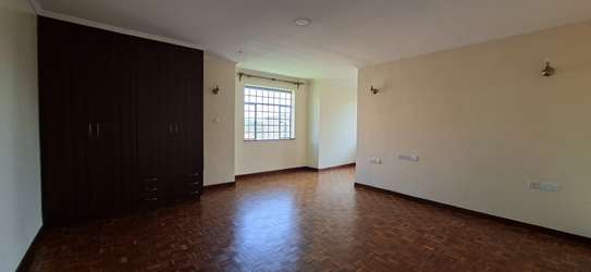 7 Bed House with En Suite in Runda image 9