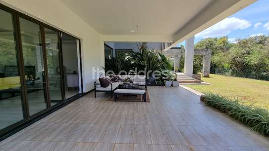 5 Bed Villa with En Suite in Karen image 4