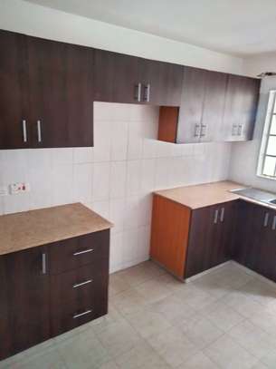 two bedroom house in kilimani area image 3