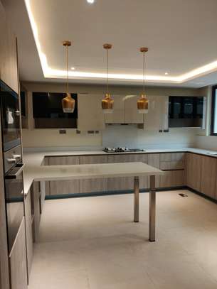 5 Bed Villa with En Suite in Spring Valley image 15