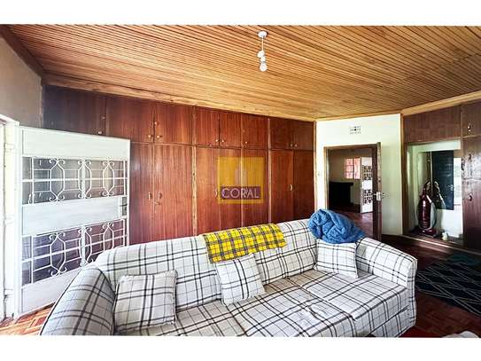 5 Bed House in Ridgeways image 8