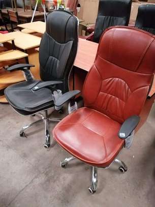 Adjustable office chairs image 3