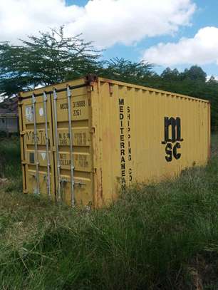 20ft n 40fit shipping containers on quick sale image 1