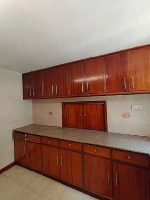 3 Bed Apartment with En Suite in Kilimani image 8