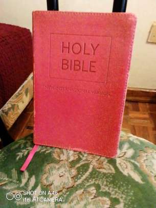 Pink leather-bound Holy Bible NIV image 4