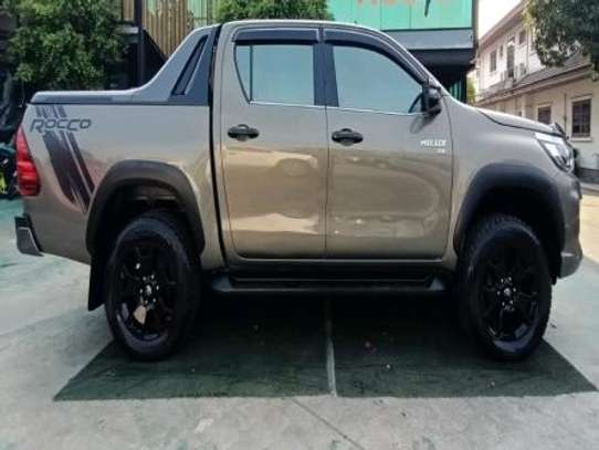 2018 Toyota Hilux double cab image 2