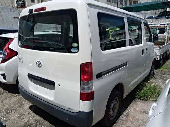 Toyota Town Ace image 2