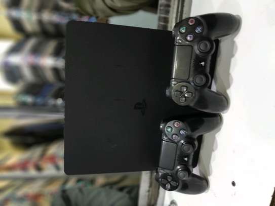 PlayStation 4 slim image 2
