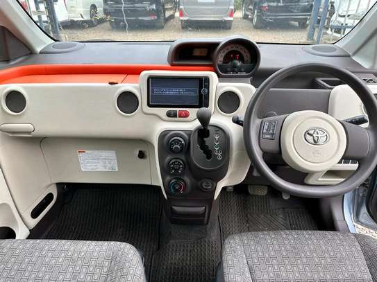 Toyota Spade image 6