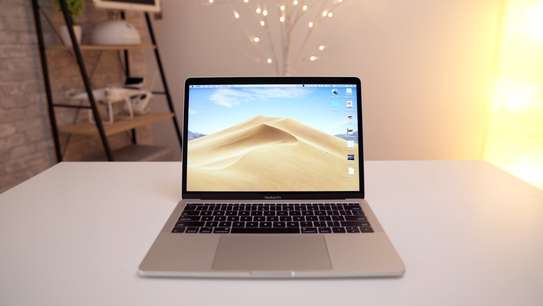 MacBook Pro 2017 Core i7 16 GB RAM  512 GB SSD image 2