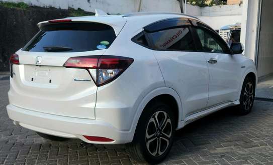 Honda vezzel hybrid pearl white image 2