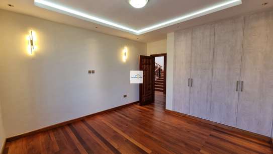 6 Bed House with En Suite in Runda image 8