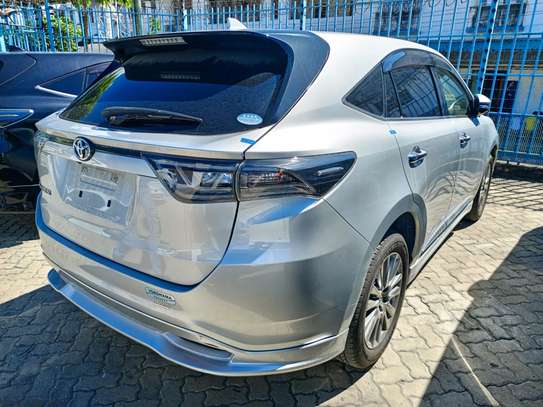 Toyota Harrier silver image 7