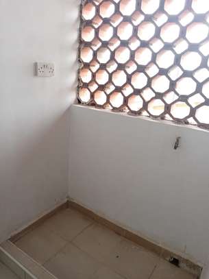 2 bedroom flat for rent image 6