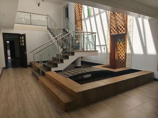 6 Bed House with En Suite in Runda image 15