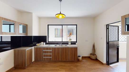 Executive 3 Bedroom Apartment All en-suite + dsq for Rent image 1