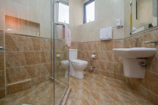 2 Bed Apartment with En Suite at Kindaruma Road image 11