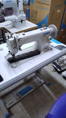 INDUSTRIAL SEWING MACHINE image 3