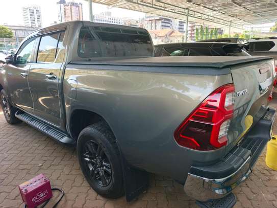 Toyota Hilux Double cabin image 7