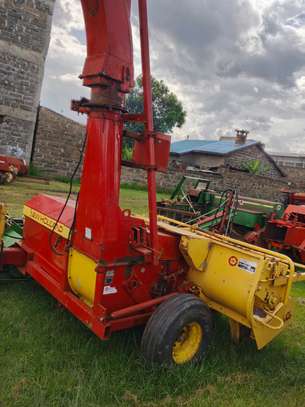 New Holland forage machine image 6