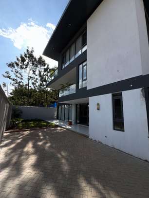 5 Bed Townhouse with En Suite at Lavington Green image 3