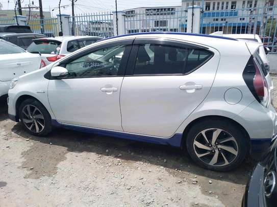 Toyota Aqua white color 2017 model image 6