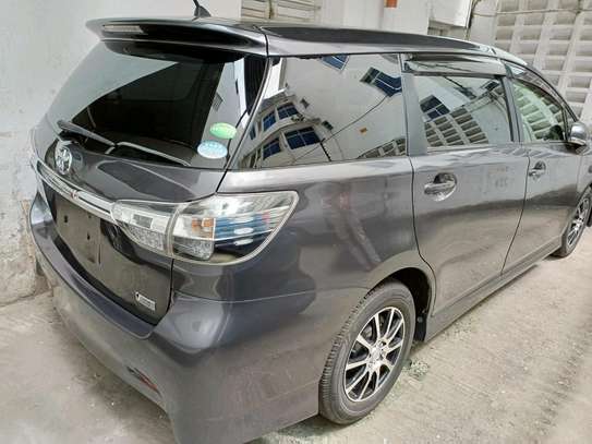 Toyota wish grey image 7
