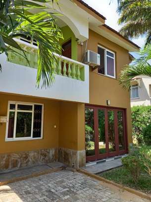 4 bedroom townhouse for sale in Nyali Area image 2