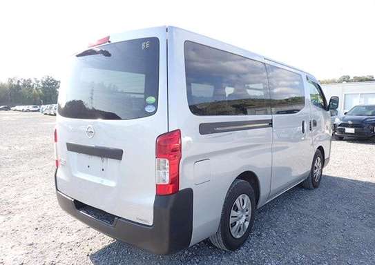 Nissan caravan NV350 2016 MODEL image 2