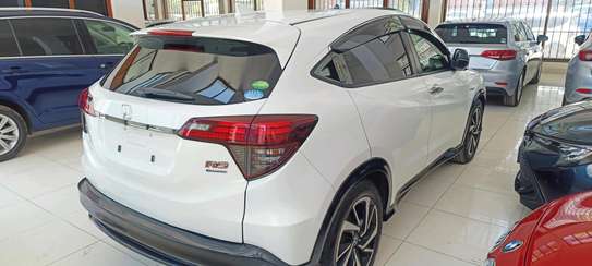 Honda Vezel Hybrid white RS 2018 image 40
