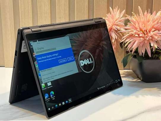 Dell latitude 5300  2in 1 Touchscreenlaptop image 3