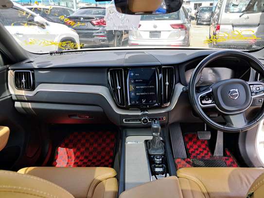 Volvo xc60, 2018 model image 4