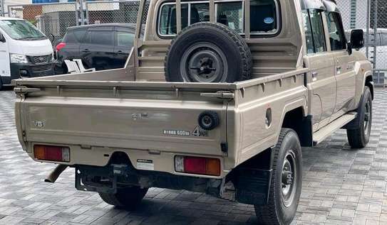 TOYOTA LAND CRUISER DOUBLE CAB image 8