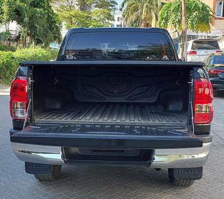 Toyota Hilux double cabin black 2018 image 9