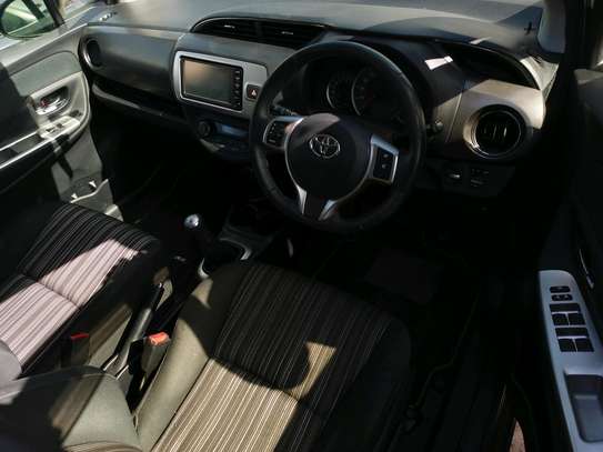 Toyota Vitz RS manual transmission image 8