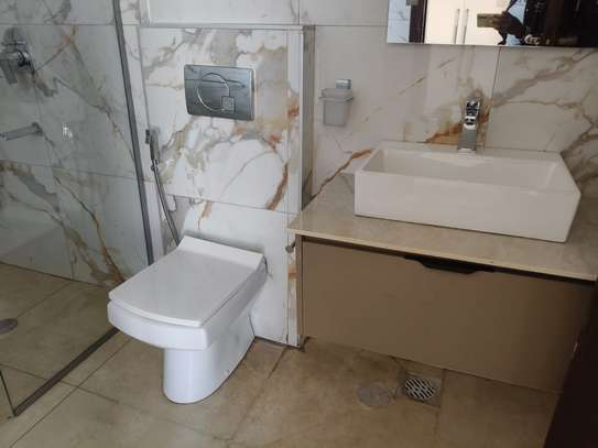 1 Bed Apartment with En Suite at Brookside image 2