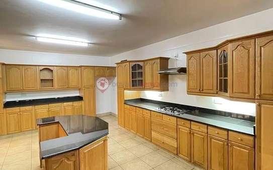 3 Bed Apartment with En Suite in Lavington image 7