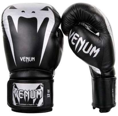 Venum Boxing gloves image 2