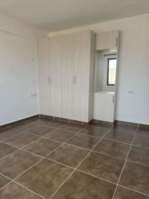 2 Bed Apartment with En Suite at 2Nd Avenue image 14