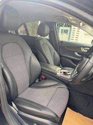 Mercedes benz C180 black image 3