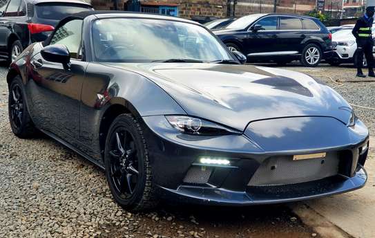 mazda miata roadster image 2