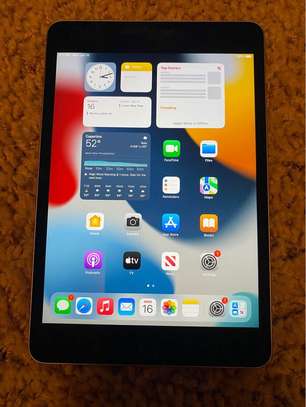 Apple iPad Mini 4 128 GB image 2