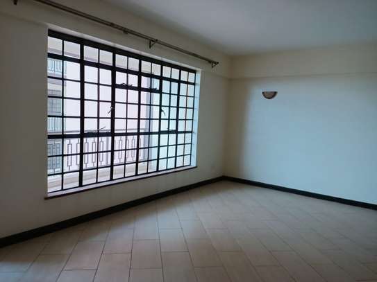 3 Bed Apartment with En Suite in Mountain View image 20