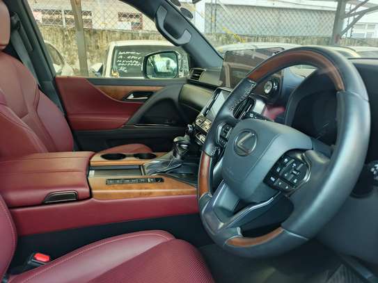 Lexus Lx600 image 31