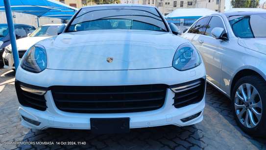 Porsche Cayenne GTS 2018 Sunroof image 2