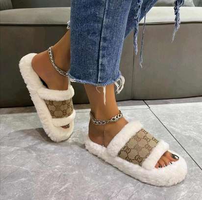 Gucci slides deals fluffy