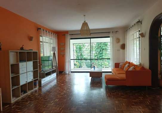 5 Bed Townhouse with En Suite in Spring Valley image 3